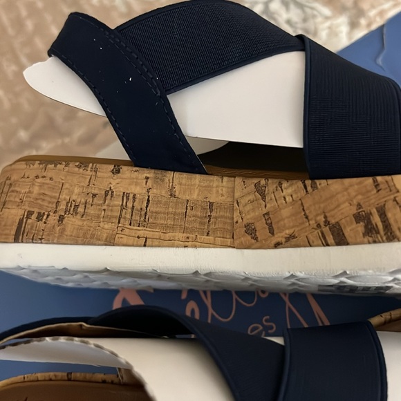 Jellypop Blue Sandals - Picture 4 of 9